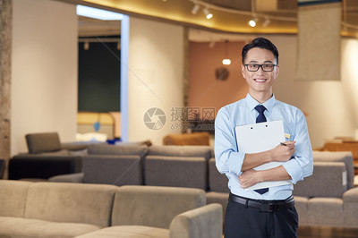 家具銷(xiāo)售人員的形象塑造 專(zhuān)業(yè)與信賴(lài)并行