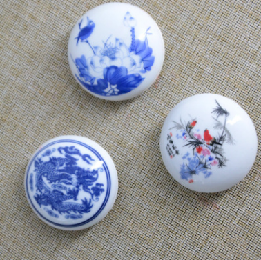 印泥批發(fā)與文化傳承 青花瓷盒篆刻印泥在書畫教學中的應(yīng)用